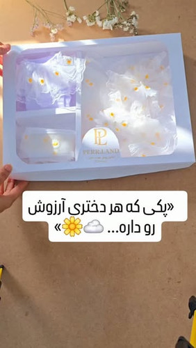 پک دخترانه شامل اسکارف و جورابهای نرم
